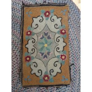 Antique 33.5" x 19.5" Handmade Needle Tied Rug Hooked Pretty Design READ!